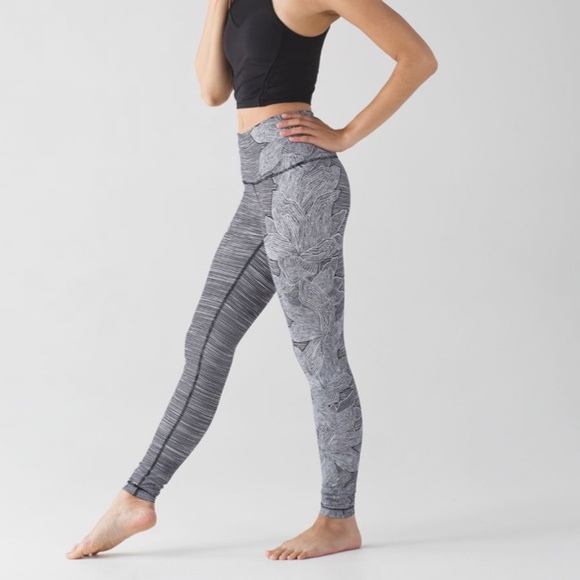 Lululemon Wunder Under Pant (Hi-Rise) Dottie Tribe White Black SZ 10 - Picture 4 of 9